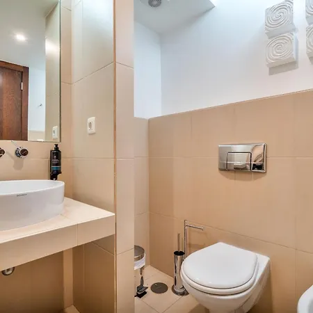 Stylish 2bdr Flat With Pool In Salgados By Lovelystay Apartment