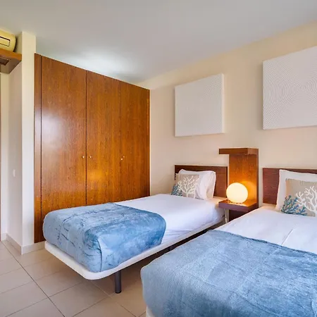 Апартаменты Stylish 2bdr Flat With Pool In Salgados By Lovelystay Албуфейра