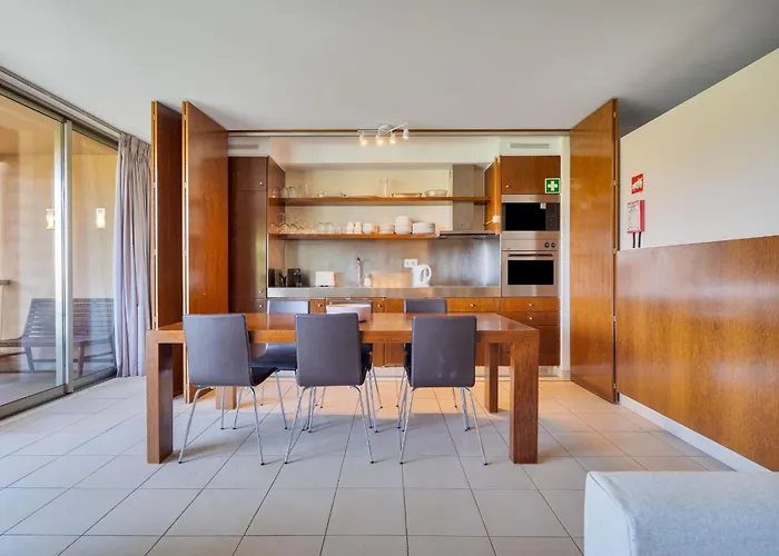 아파트 Stylish 2bdr Flat With Pool In Salgados By Lovelystay