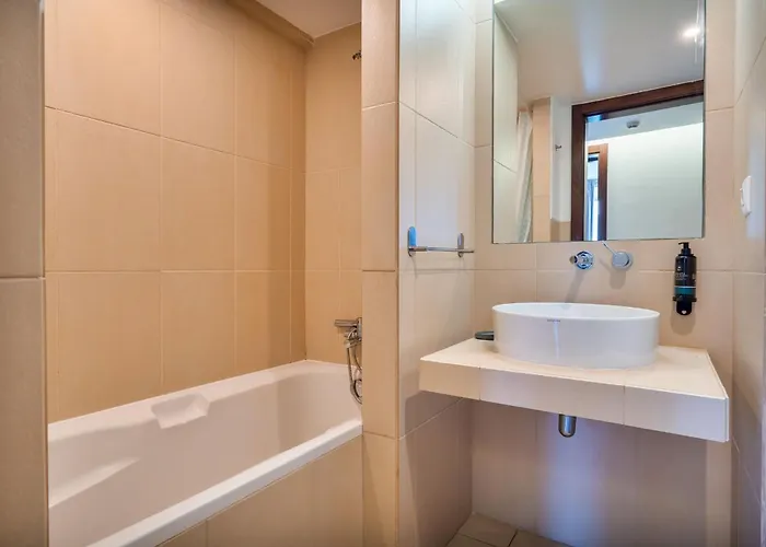 Stylish 2bdr Flat With Pool In Salgados By Lovelystay 아파트 *