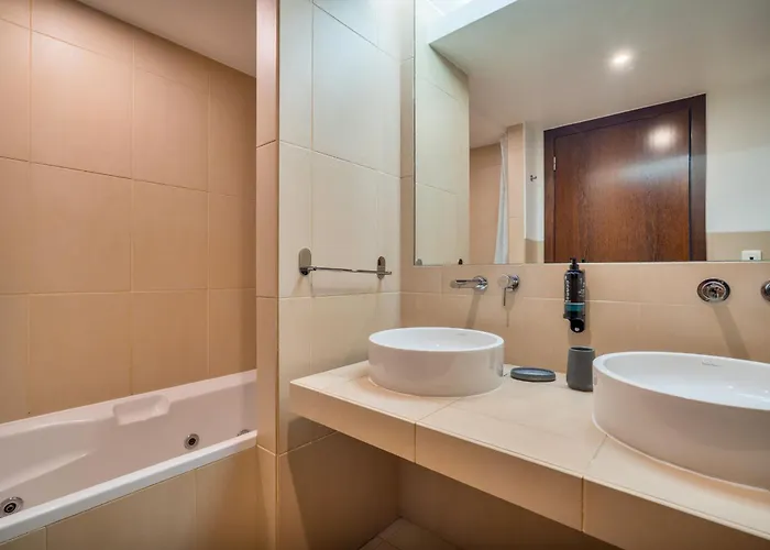 아파트 Stylish 2bdr Flat With Pool In Salgados By Lovelystay *