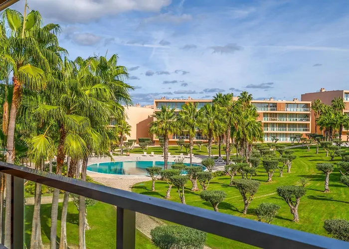 아파트 Stylish 2bdr Flat With Pool In Salgados By Lovelystay